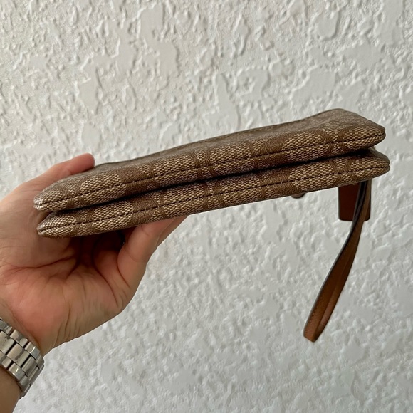 NWOT Coach Signature Double Corner Zip Wristlet in Gold/ Khaki Redwood Canvas - Picture 5 of 7